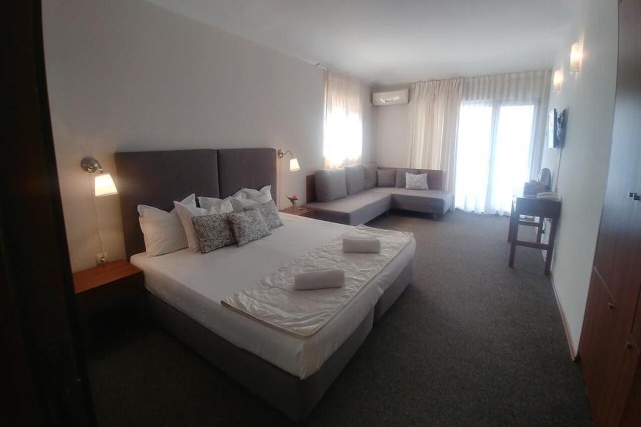 Family Hotel Muses Sozopol Bagian luar foto