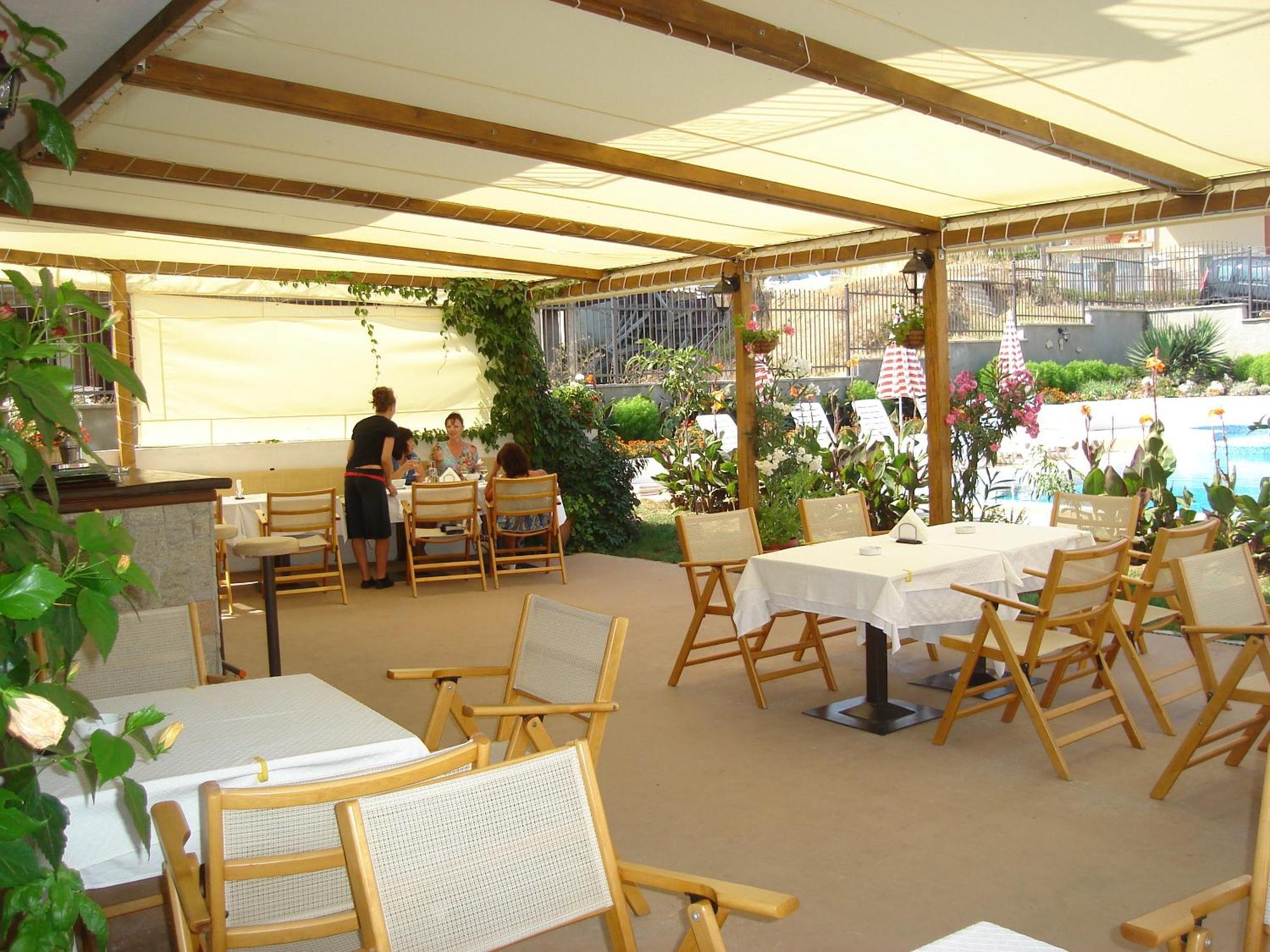 Family Hotel Muses Sozopol Bagian luar foto