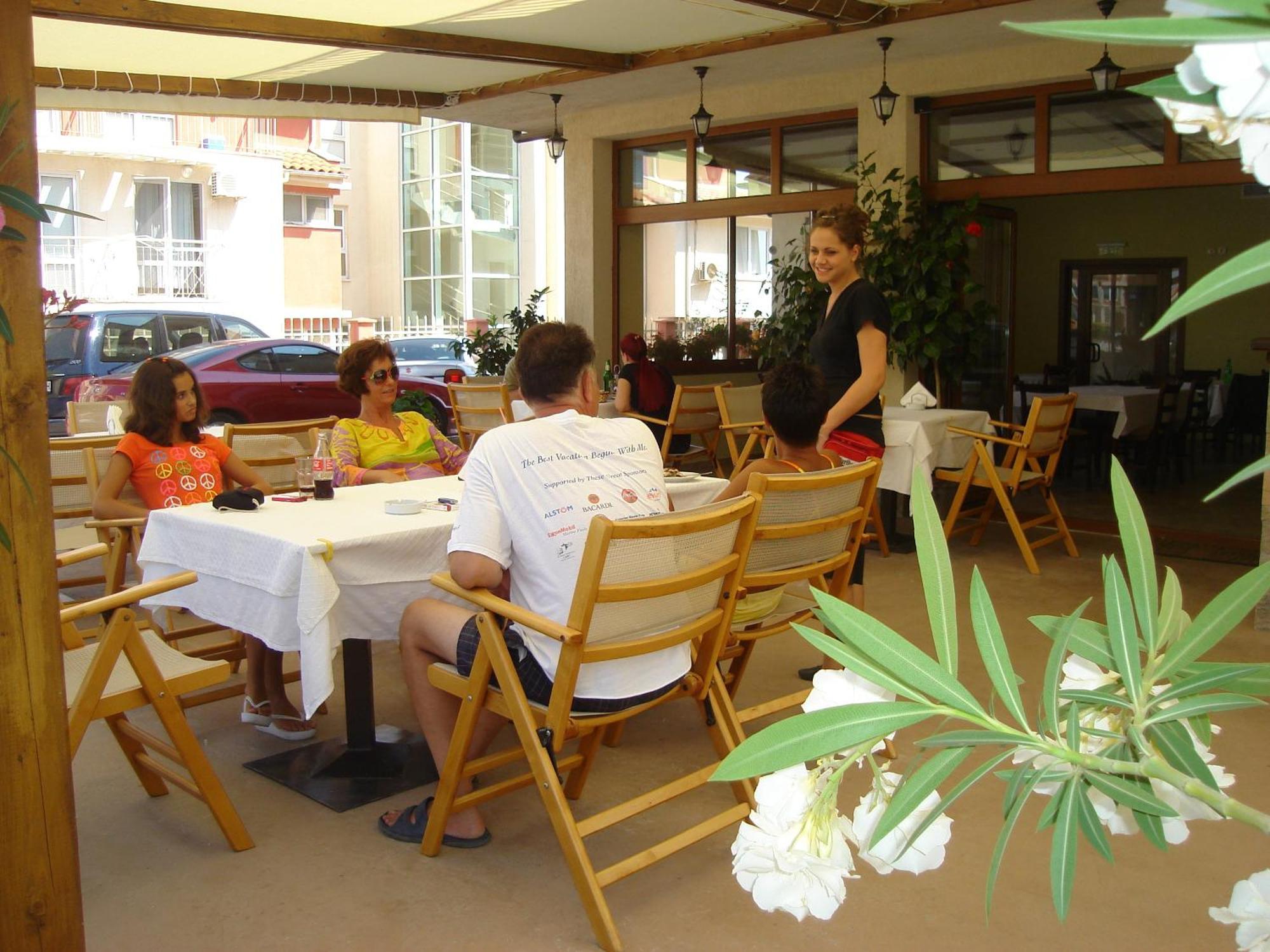 Family Hotel Muses Sozopol Bagian luar foto