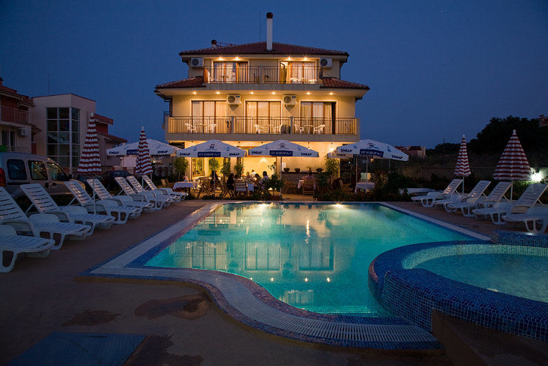 Family Hotel Muses Sozopol Bagian luar foto